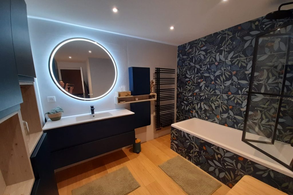 Transformation complète d'une salle d'eau en salle de bain avec baignoire, a Lyon